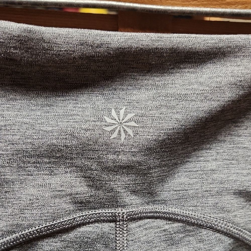 Athleta Gray Ultimate Capri Stash Pocket 7/8 Tight Leggings Women M Polyester - Picture 3 of 9